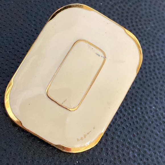 Vintage 80’s Gold tone square with cream enamel pierced Earrings - Picture 5 of 6